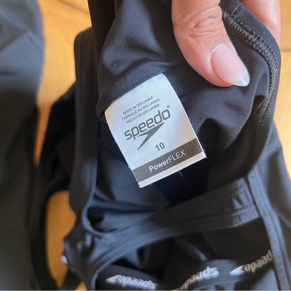 Speedo Women’s Swimsuit size 10 - Picture 5 of 8